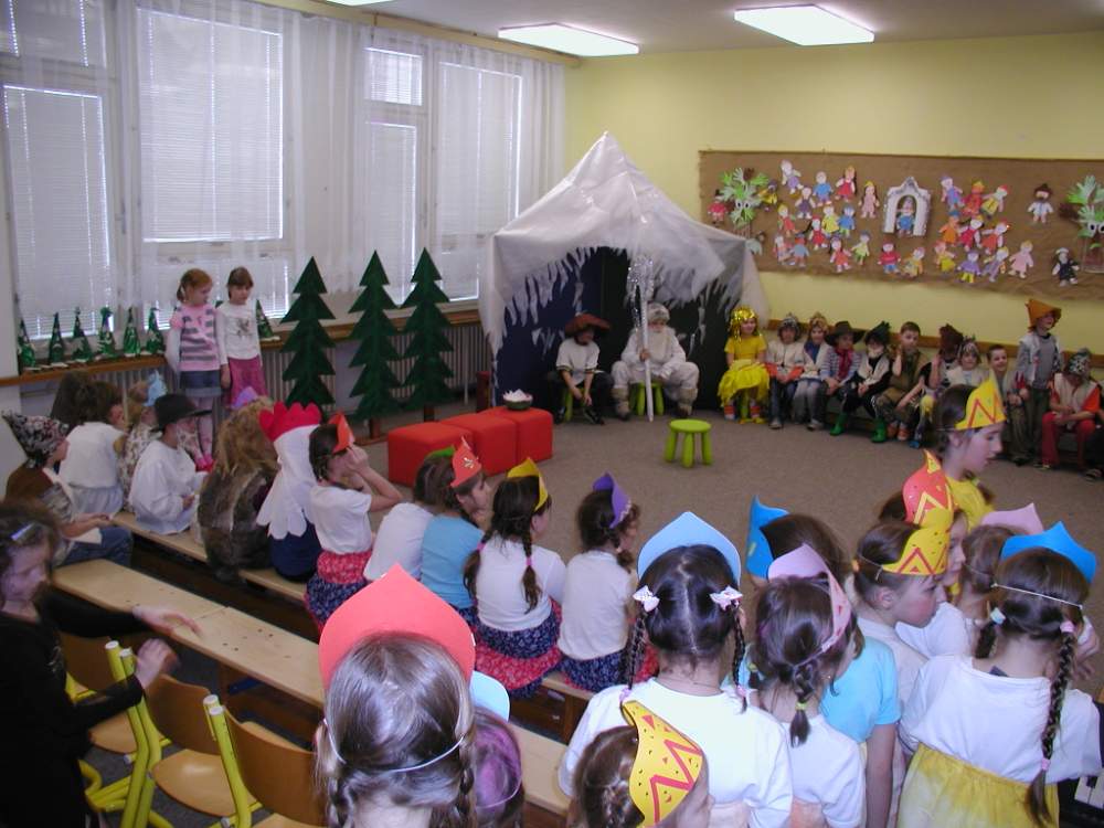 Pohádkové představení Mrazík ve školní družině