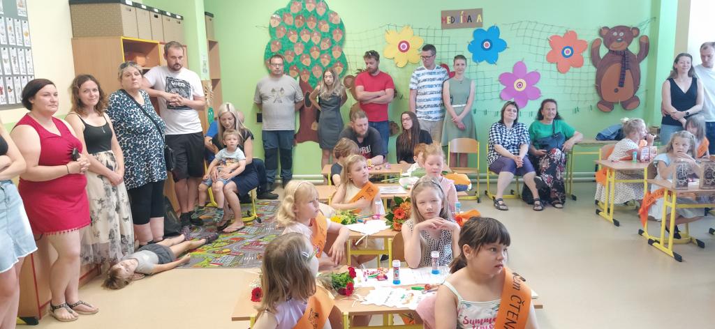 Pasování Medvíďátek z I.B na čtenáře a slavnostní předávání vysvědčení
