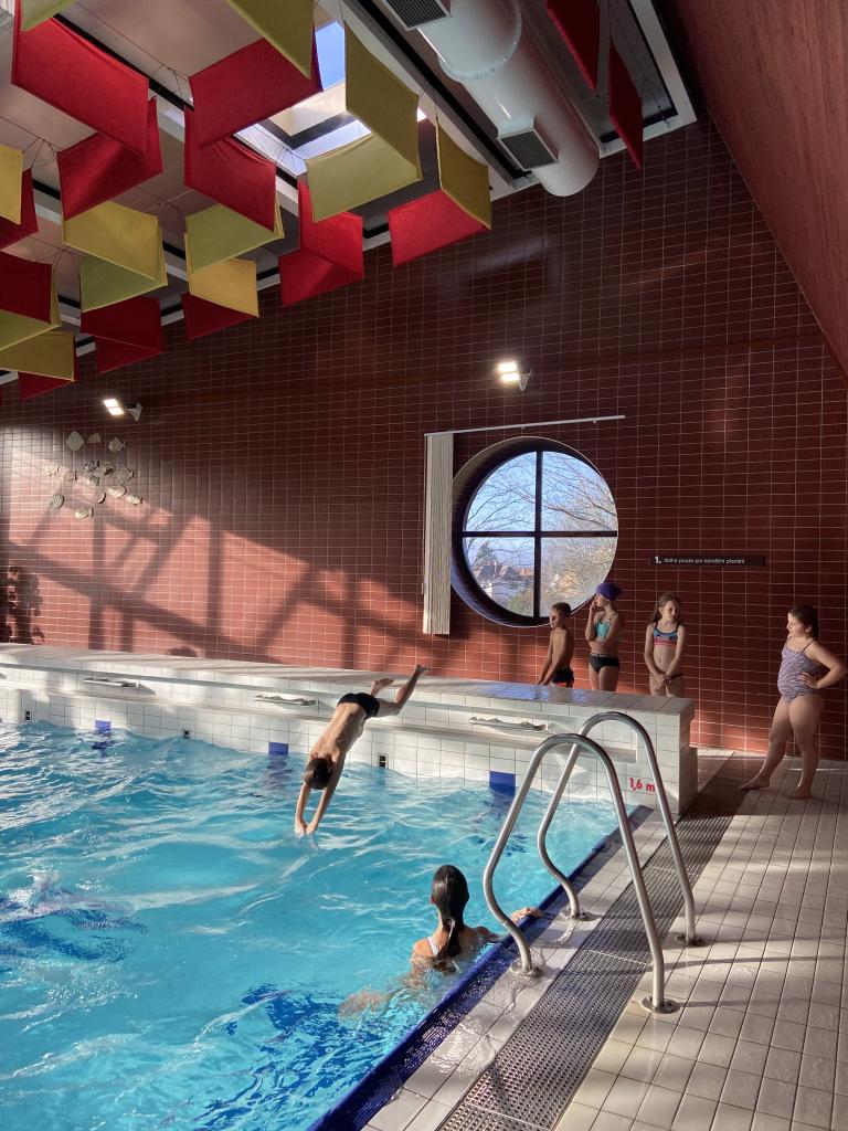 Plavecký výcvik tříd IV. A a IV. B