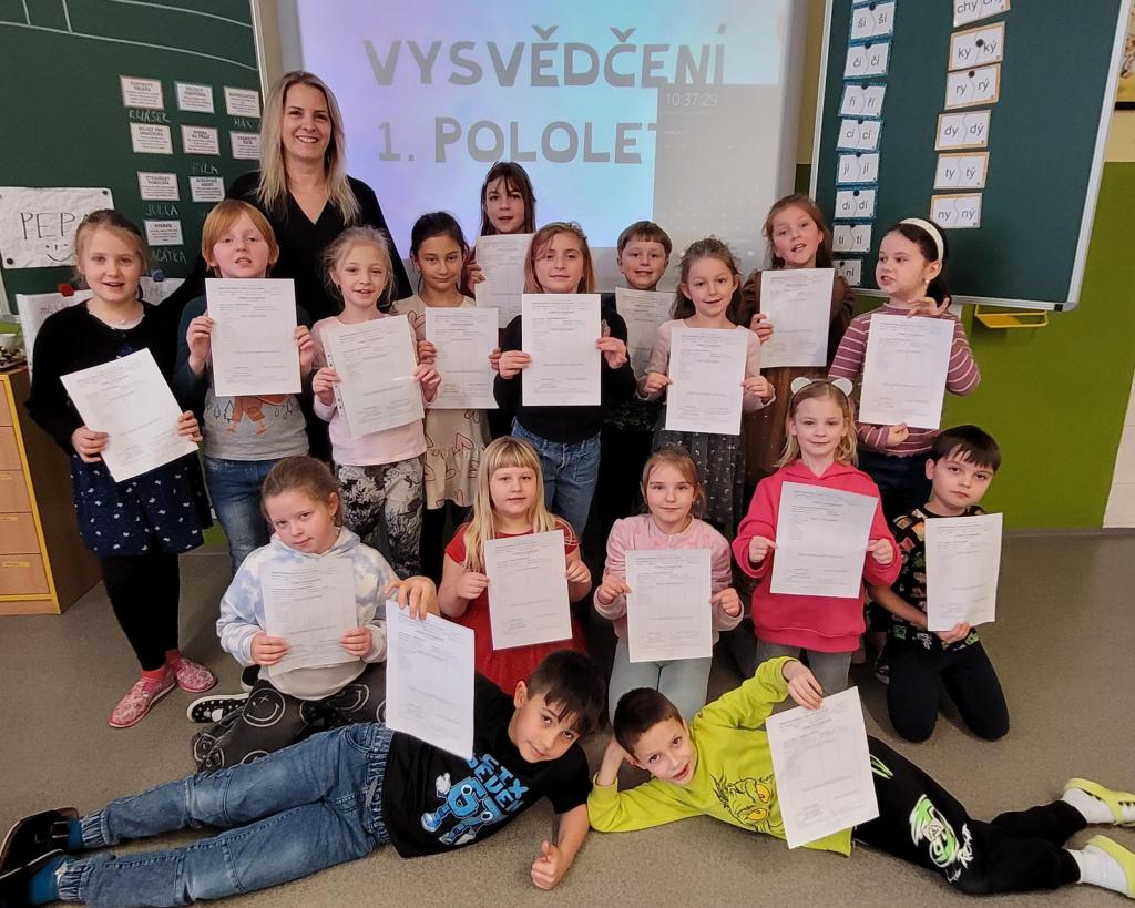 Vysvědčení u Žirafek (II.A)